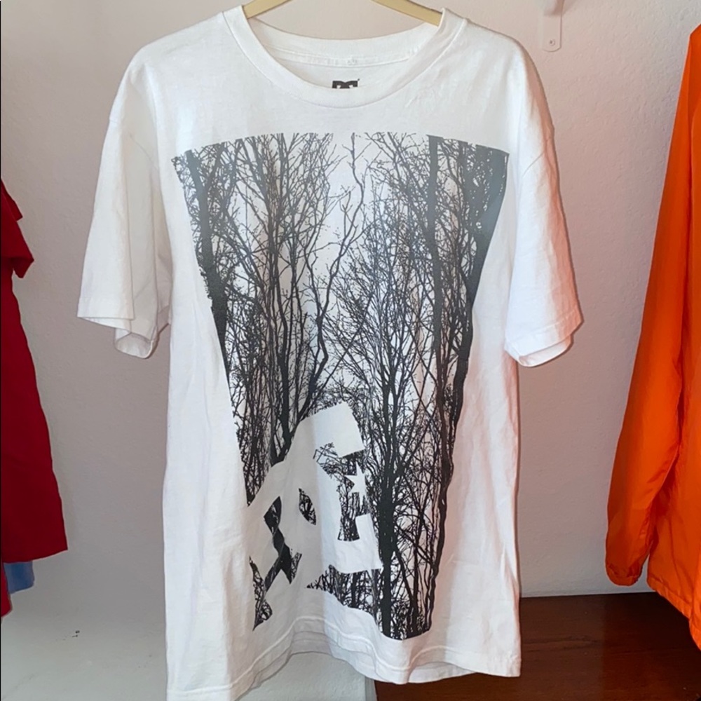 Large Vintage DC Gray and White Tee 🎁